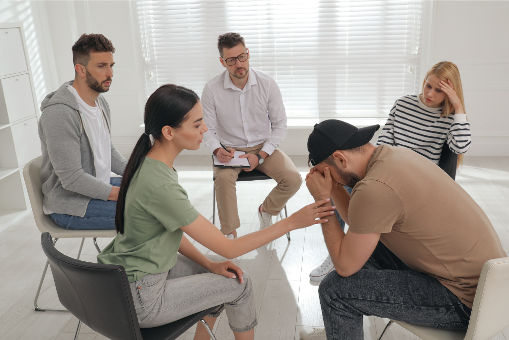 Support group session for individuals undergoing alcohol rehab in Thousand Oaks, CA, providing emotional and peer support for recovery.