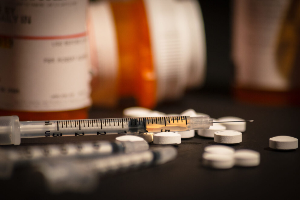 Syringe and prescription pills, highlighting the urgency of Fentanyl rehab in Thousand Oaks, CA.